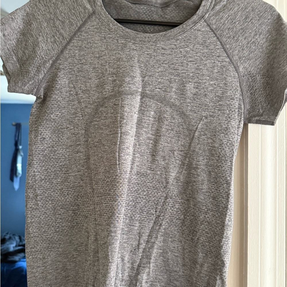 Lululemon Athletica Gray Short Sleeve Tee